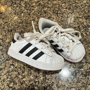 Adidas Superstar toddler 6c